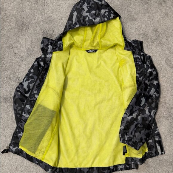 Boys The North Face Gray Camouflage Dryvent Lightweight Hooded Jacket. - Picture 2 of 4